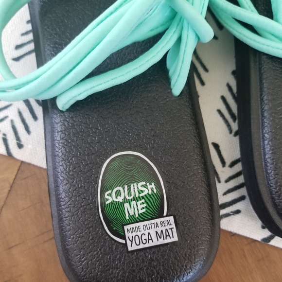 🆕️ Yoga Sanuk Sandals - Picture 2 of 4